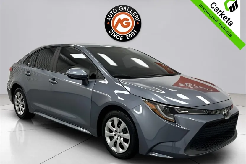 2020 Toyota Corolla LE photo 1