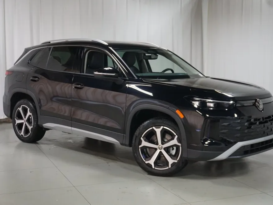 2025 Volkswagen Tiguan SE photo 1