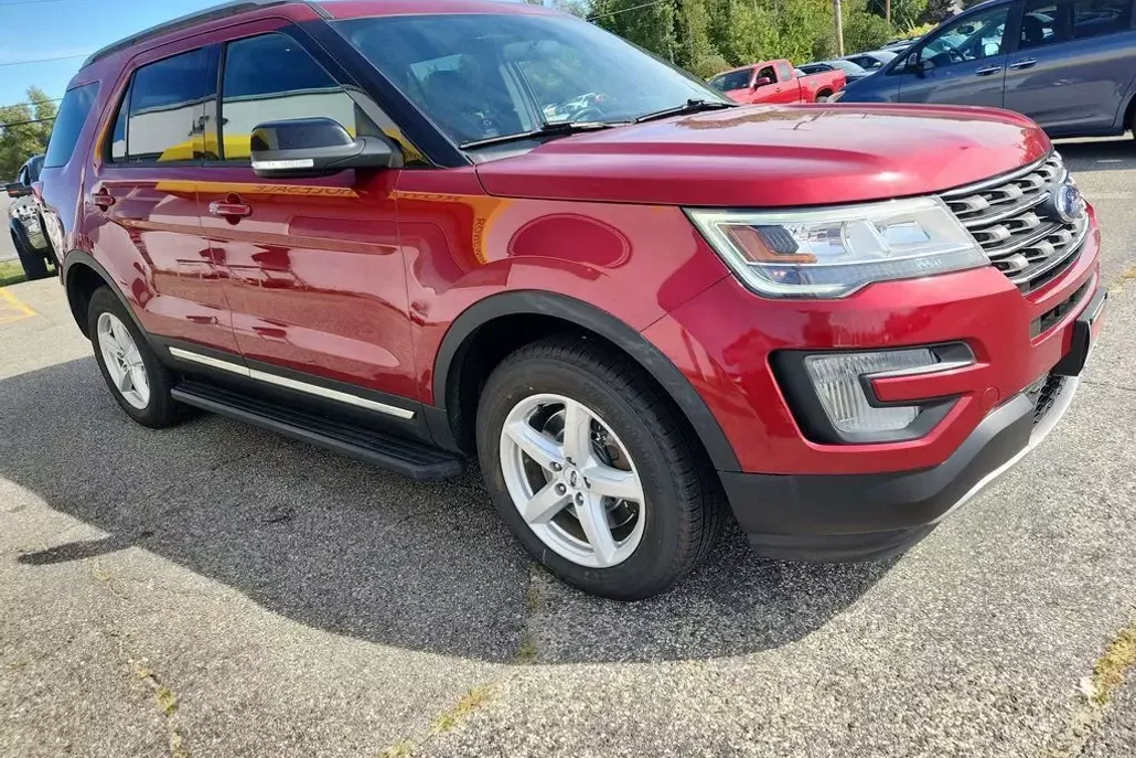 2017 Ford Explorer XLT photo 1