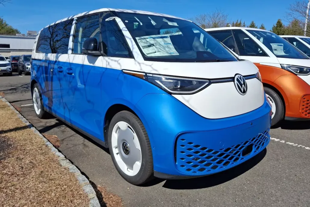 2025 Volkswagen ID. Buzz photo 1