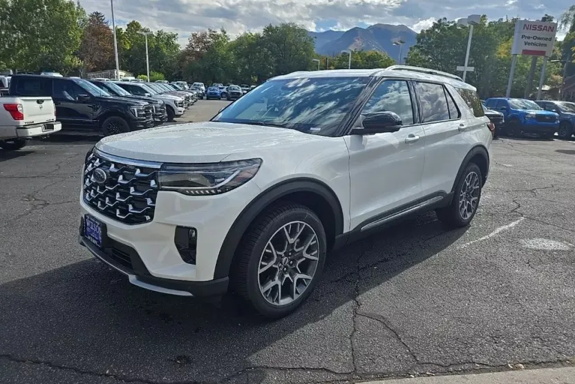 2025 Ford Explorer Platinum photo 1