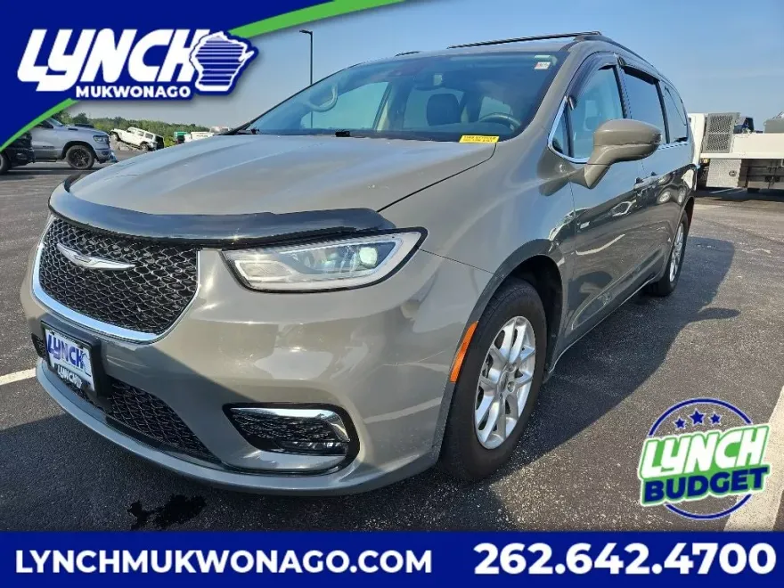 2022 Chrysler Pacifica Touring L photo 1