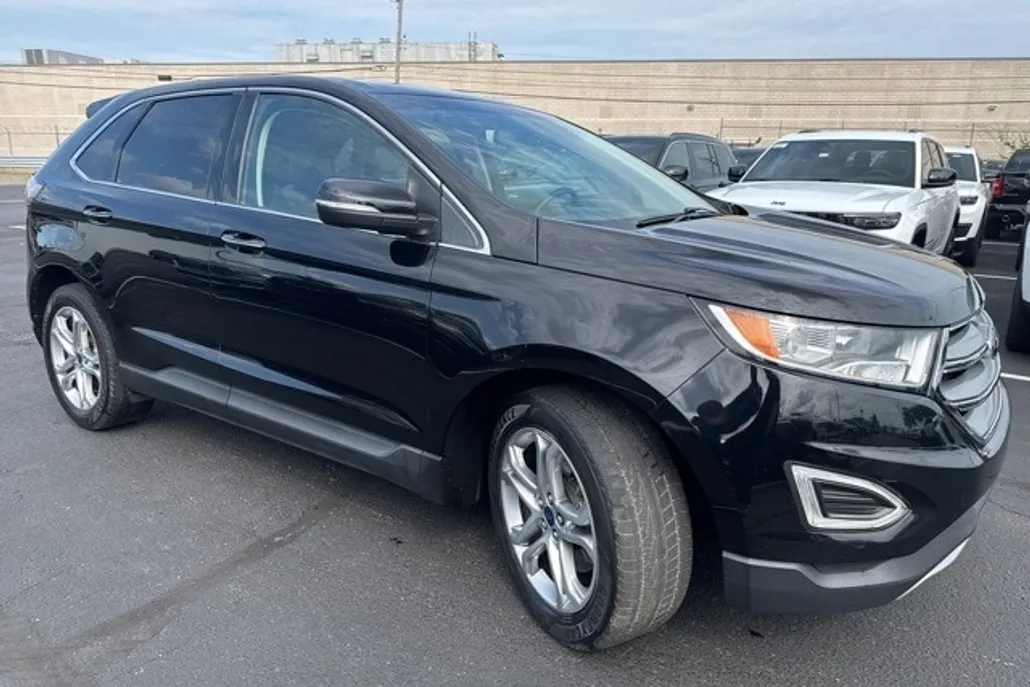 2018 Ford Edge Titanium photo 1
