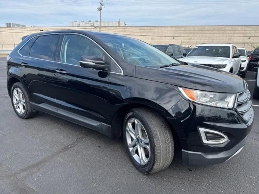 2018 Ford Edge Titanium photo 1