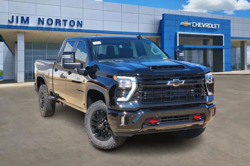 2025 Chevrolet Silverado 2500HD LT photo 1