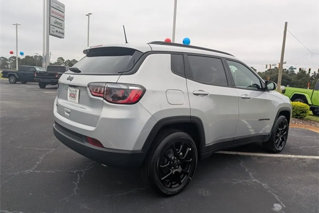 2025 Jeep Compass Latitude photo 1