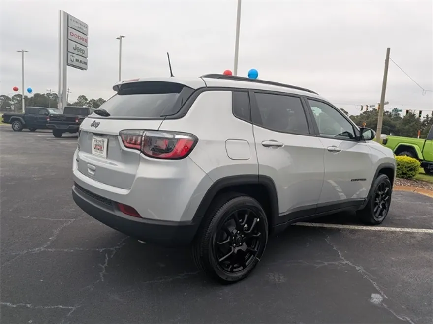 2025 Jeep Compass Latitude photo 1