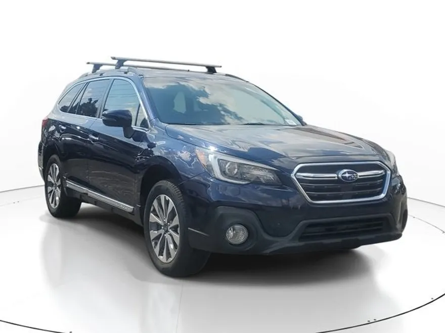 2018 Subaru Outback Touring photo 1