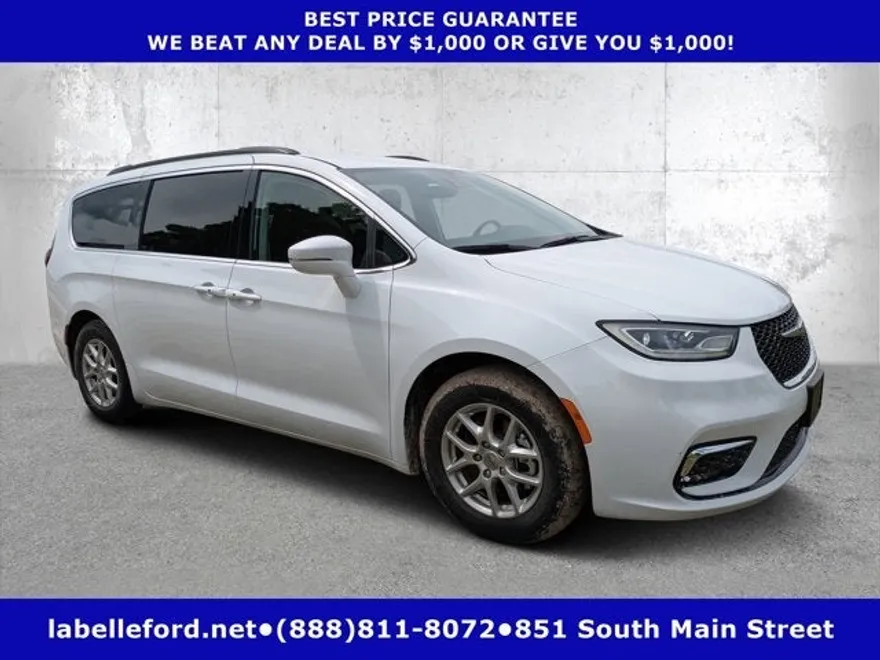 2022 Chrysler Pacifica Touring L photo 1