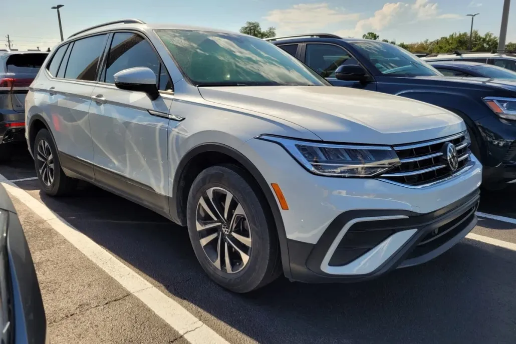 2023 Volkswagen Tiguan S photo 1
