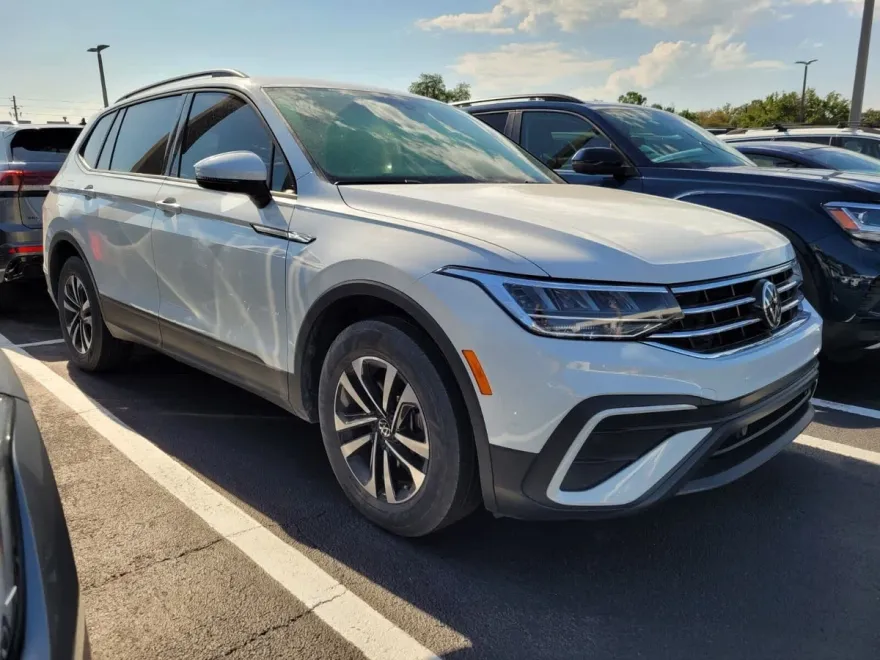 2023 Volkswagen Tiguan S photo 1