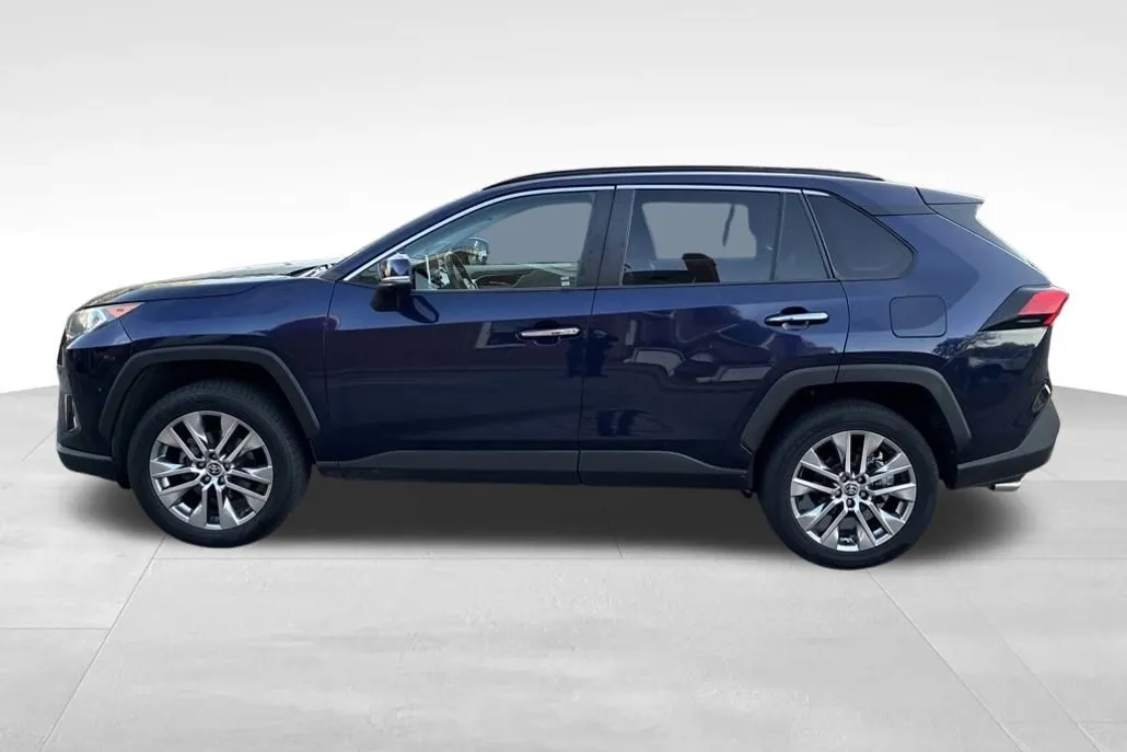 2021 Toyota RAV4 Limited photo 1