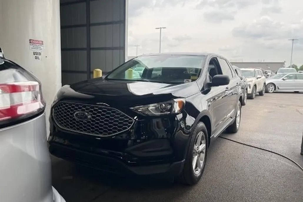2024 Ford Edge SE photo 1
