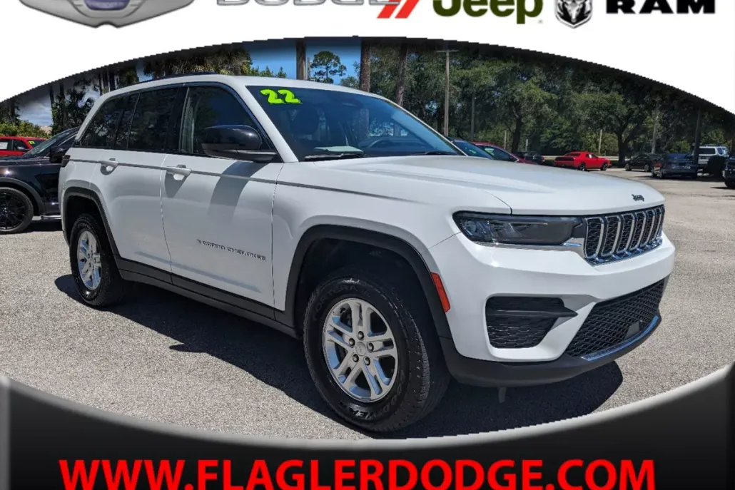 2022 Jeep Grand Cherokee Laredo photo 1
