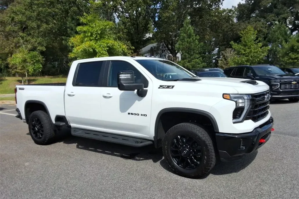 2025 Chevrolet Silverado 2500HD LT photo 1