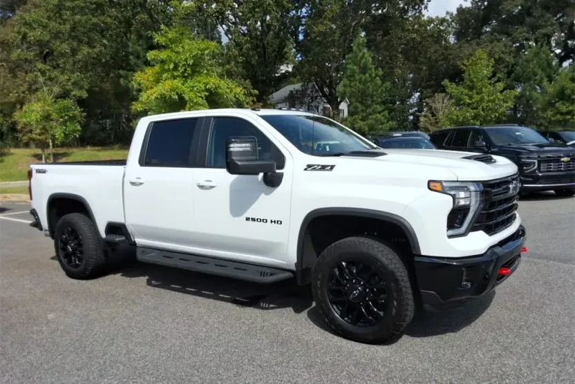 2025 Chevrolet Silverado 2500HD LT photo 1