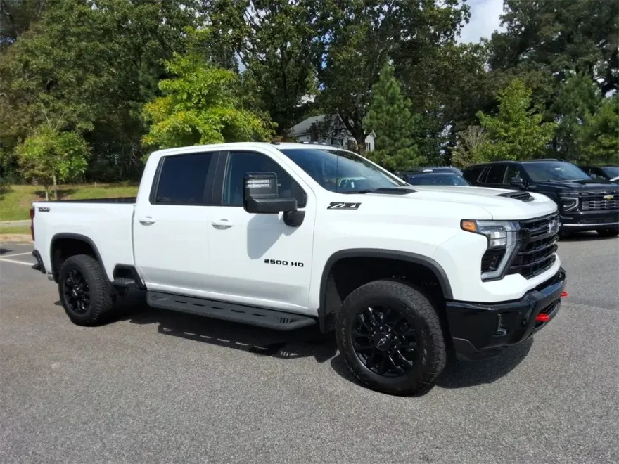 2025 Chevrolet Silverado 2500HD LT photo 1