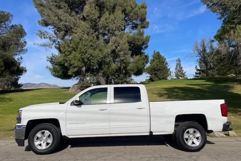 2018 Chevrolet Silverado 1500 LT photo 1