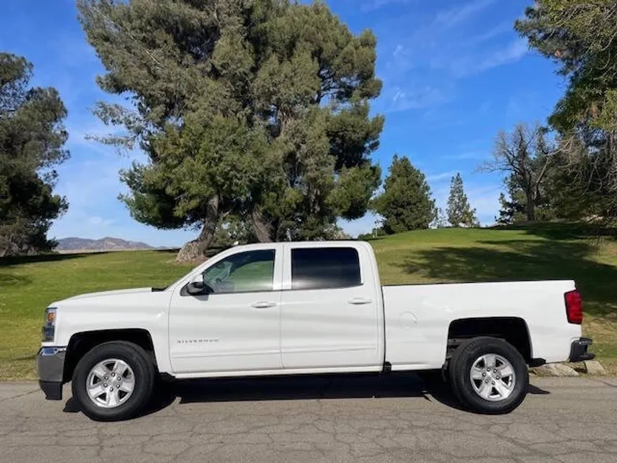 2018 Chevrolet Silverado 1500 LT photo 1