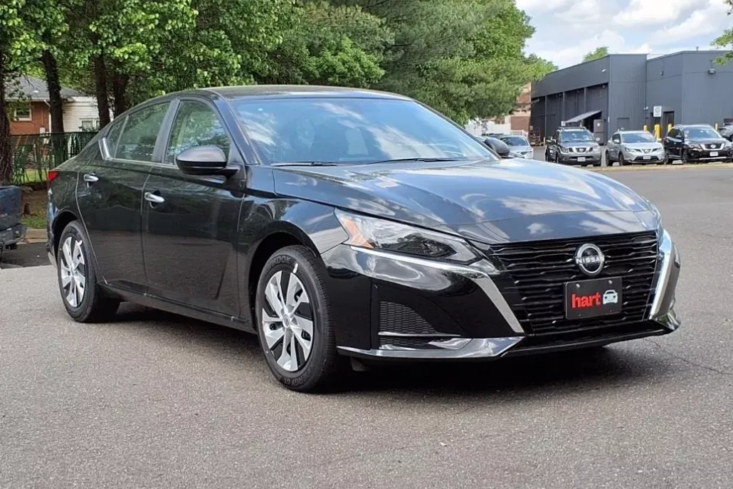 2025 Nissan Altima SV photo 1