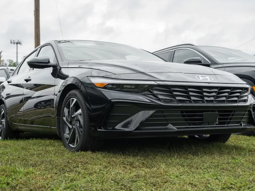 2025 Hyundai Elantra Hybrid Limited photo 1
