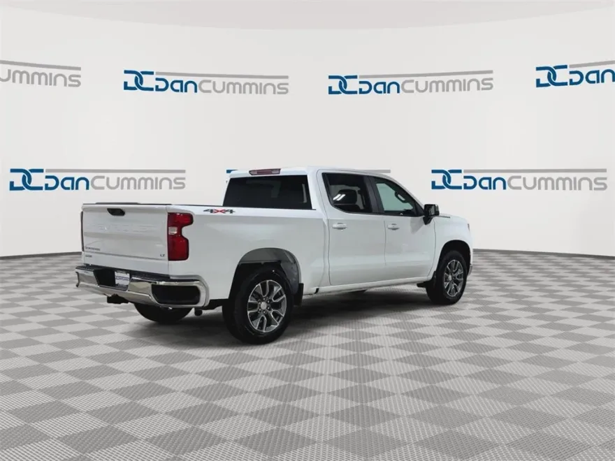 2026 Chevrolet Silverado 1500 LT photo 1