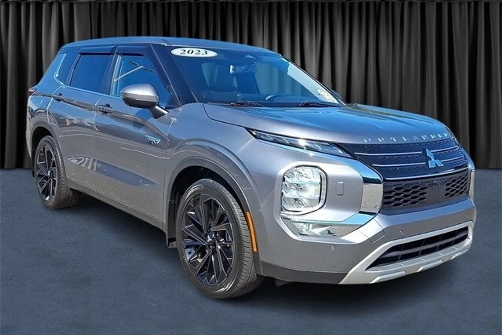 2023 Mitsubishi Outlander PHEV SE photo 1