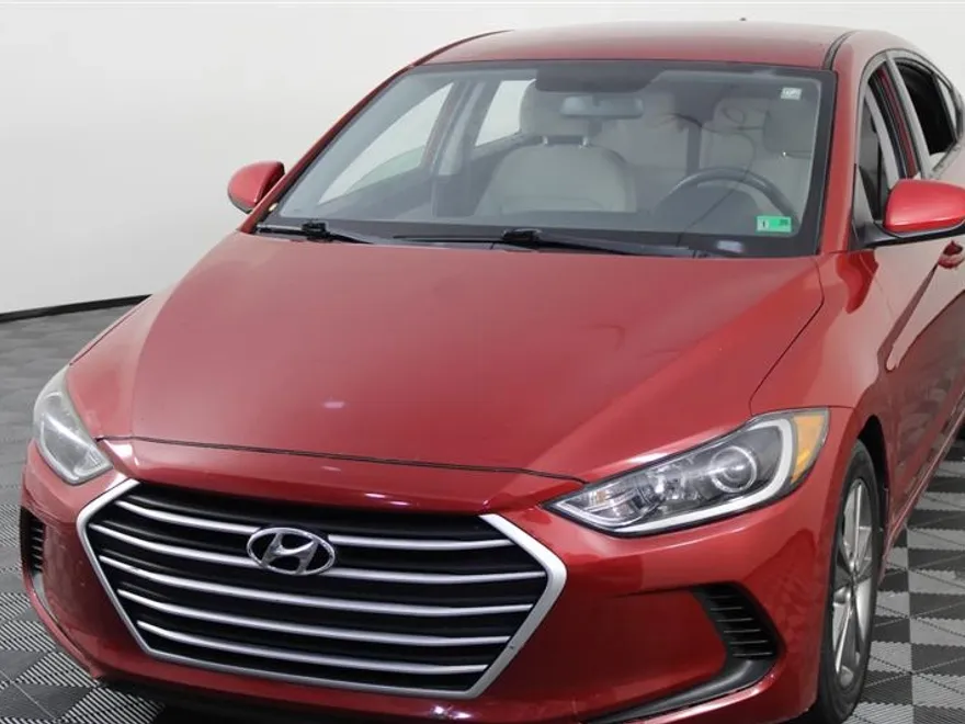 2017 Hyundai Elantra SE photo 1