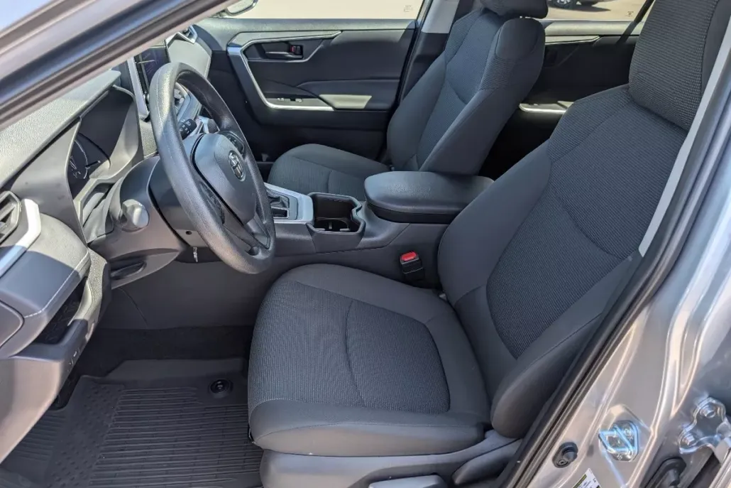 2025 Toyota RAV4 LE photo 1