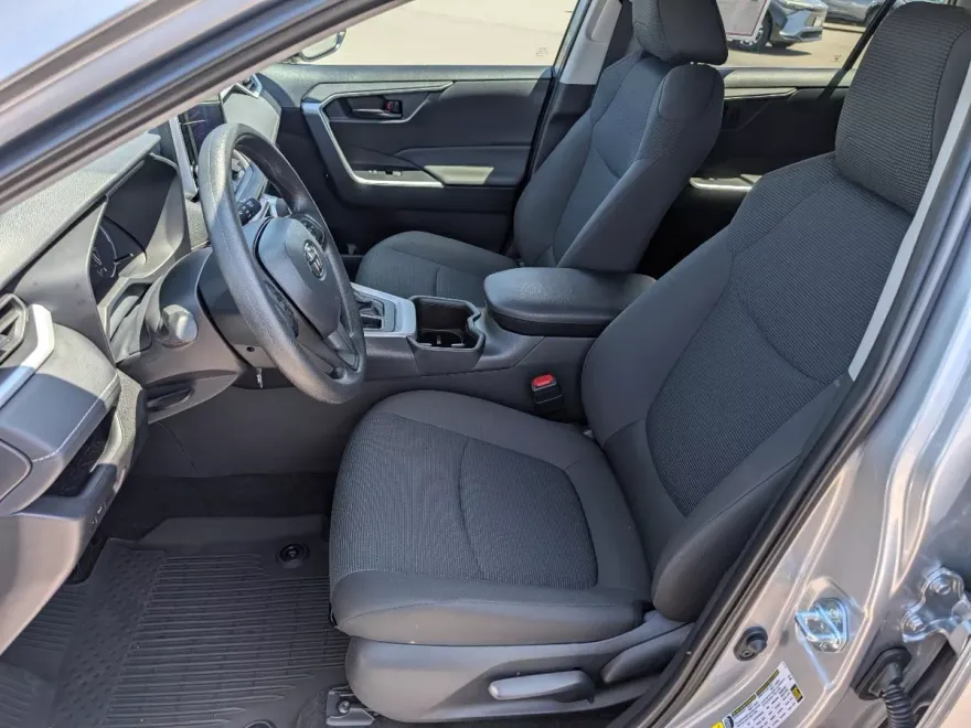 2025 Toyota RAV4 LE photo 1