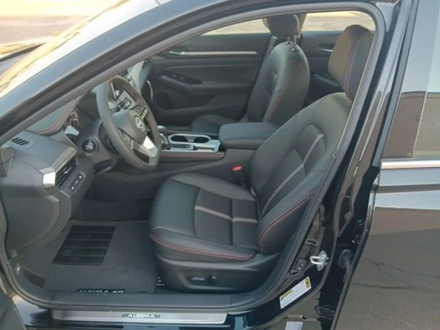 2025 Nissan Altima 2.5 SR photo 1