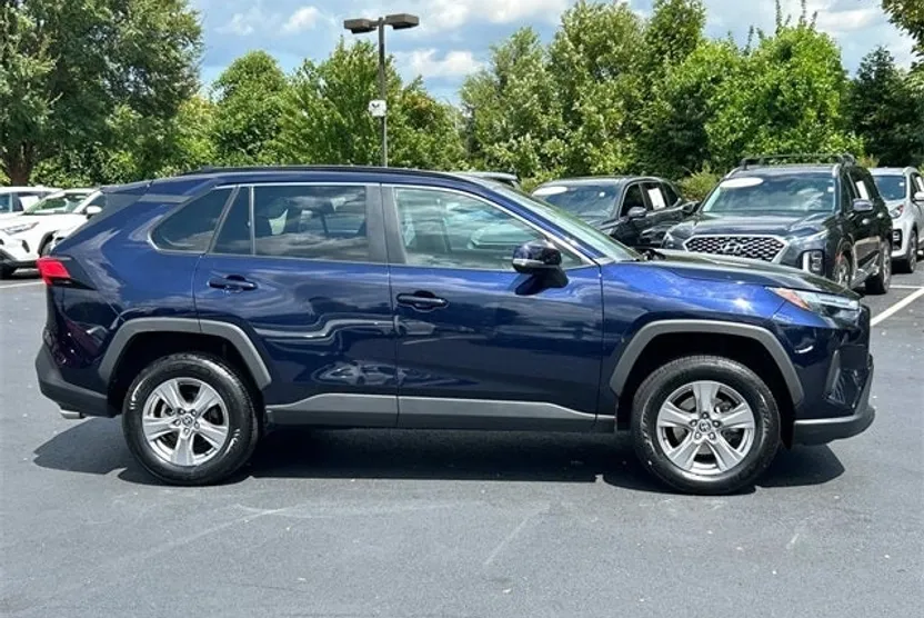 2023 Toyota RAV4 XLE photo 1