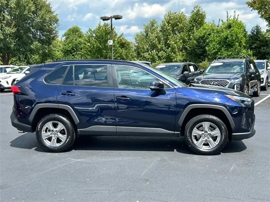 2023 Toyota RAV4 XLE photo 1