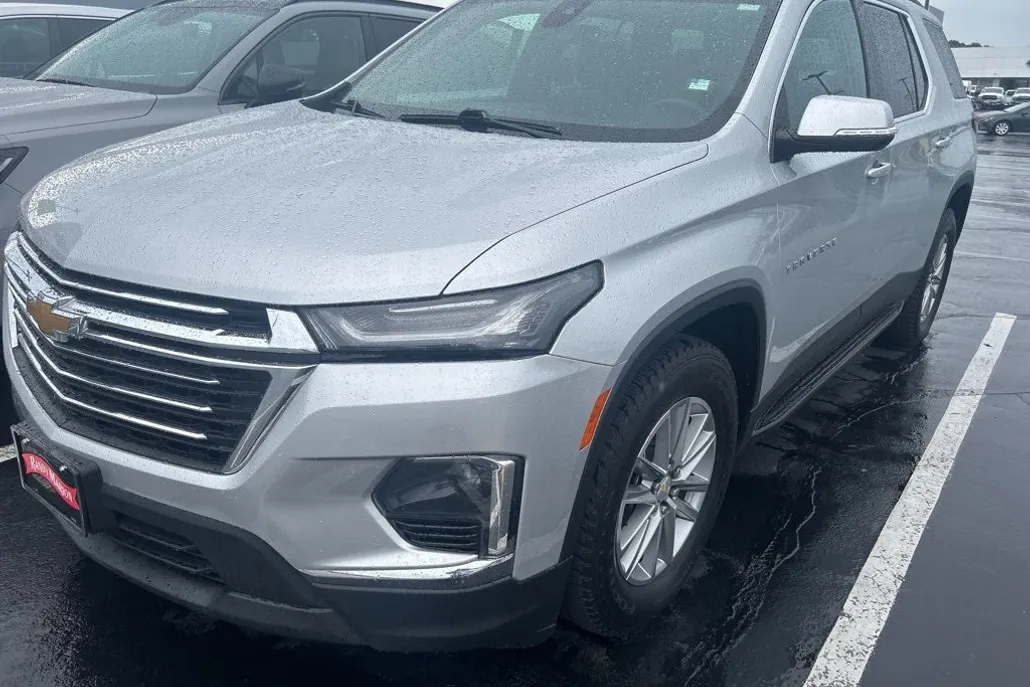 2022 Chevrolet Traverse Leather photo 1
