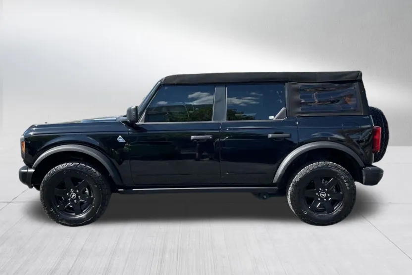 2024 Ford Bronco Black Diamond photo 1