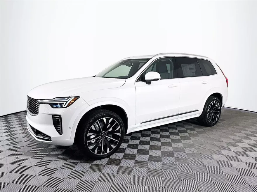2025 Volvo XC90 B5 Plus photo 1