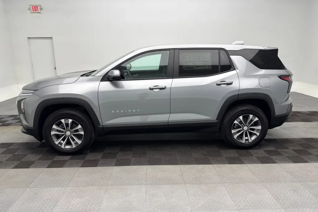 2026 Chevrolet Equinox LT photo 1