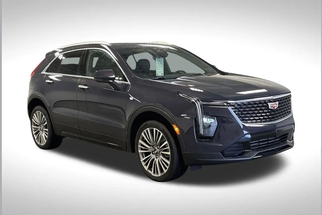 2025 Cadillac XT4 Premium Luxury photo 1