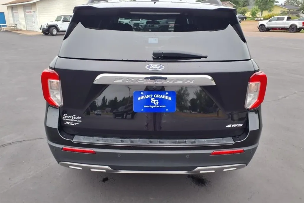 2022 Ford Explorer XLT photo 1