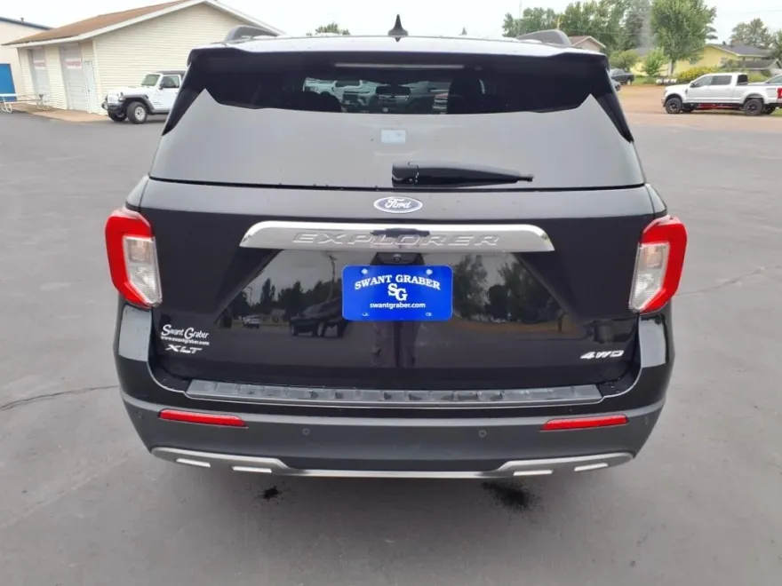 2022 Ford Explorer XLT photo 1