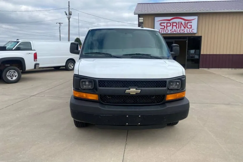 2016 Chevrolet Express 3500 Cargo Van photo 1