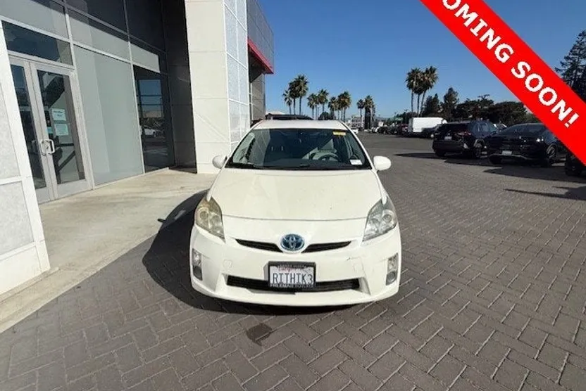 2010 Toyota Prius Four photo 1