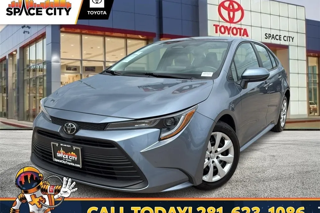2024 Toyota Corolla LE photo 1