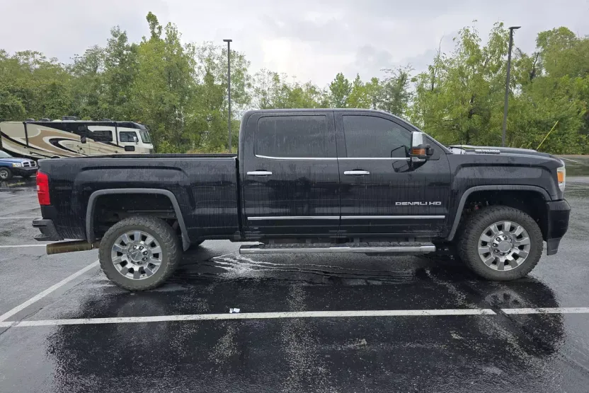 2017 Gmc Sierra 2500 Denali photo 1
