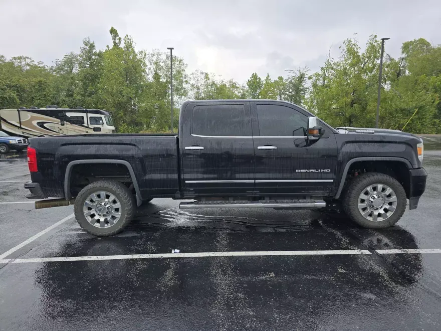 2017 Gmc Sierra 2500 Denali photo 1