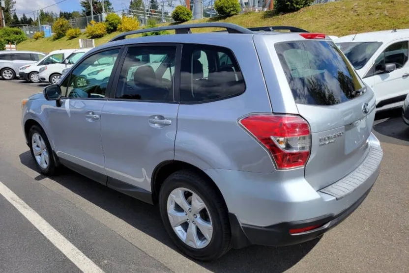 2015 Subaru Forester 2.5i Premium photo 1