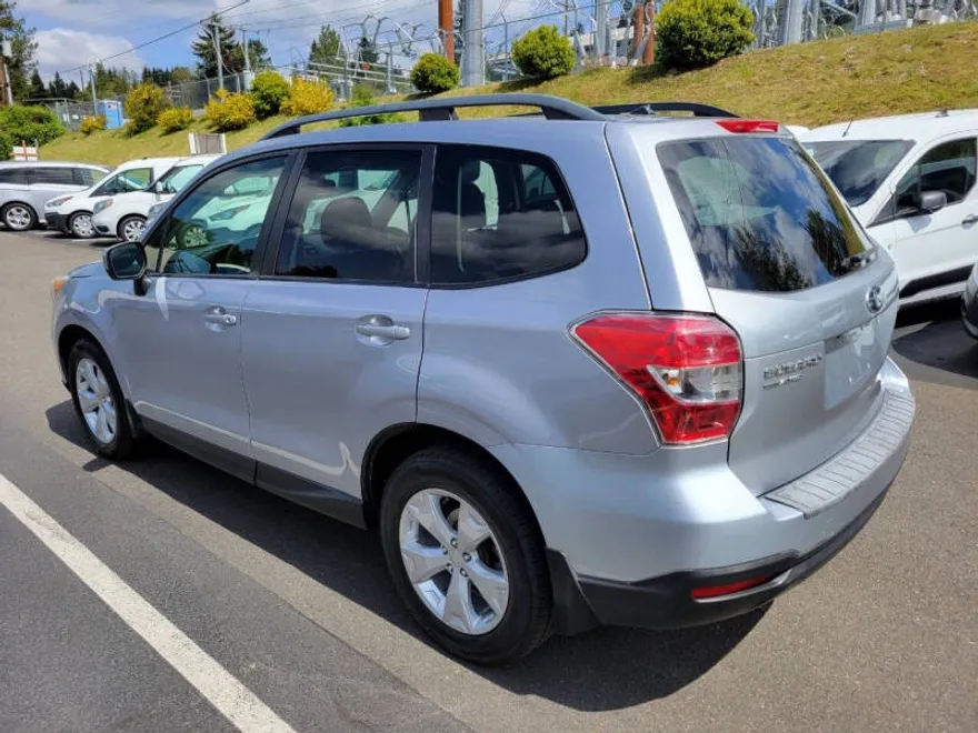 2015 Subaru Forester 2.5i Premium photo 1