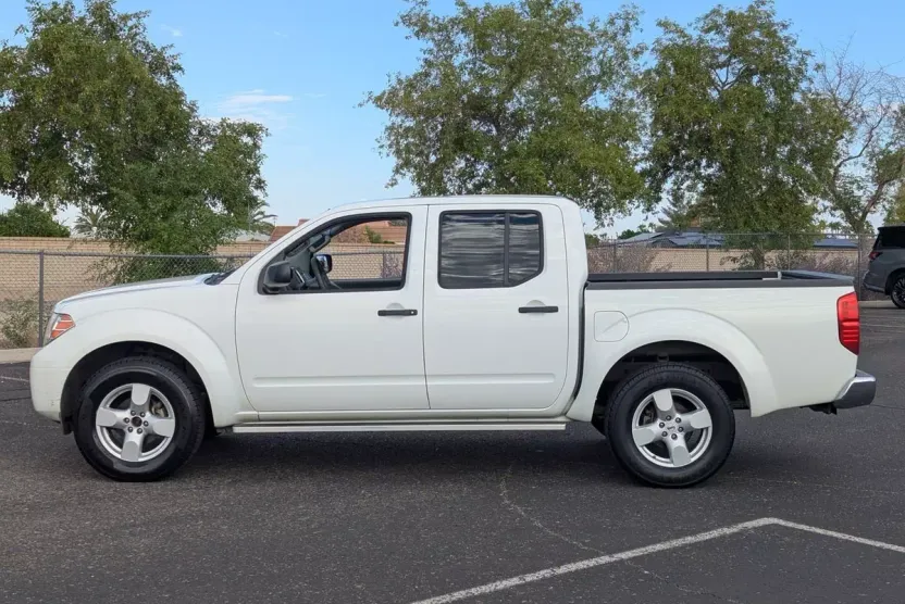 2014 Nissan Frontier SV photo 1