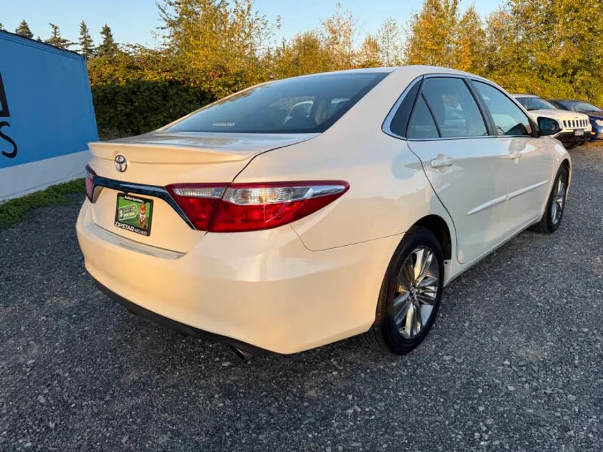 2015 Toyota Camry SE photo 1