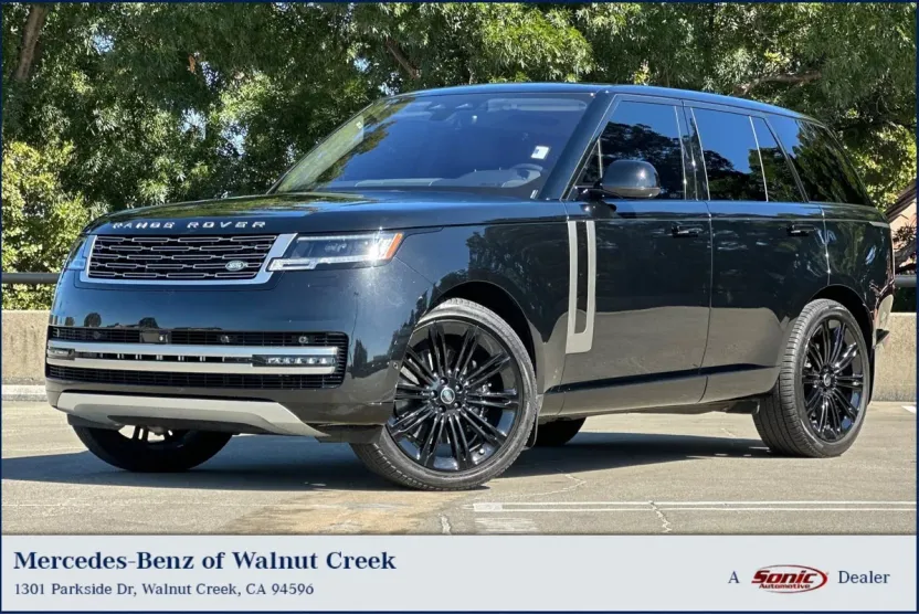 2023 Land Rover Range Rover SE photo 1